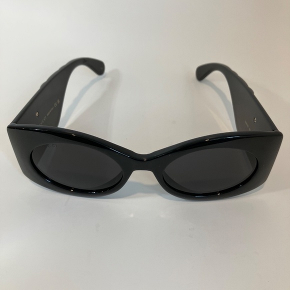 Authentic Gucci GG0810S 001 Ladies Sunglasses main image 5